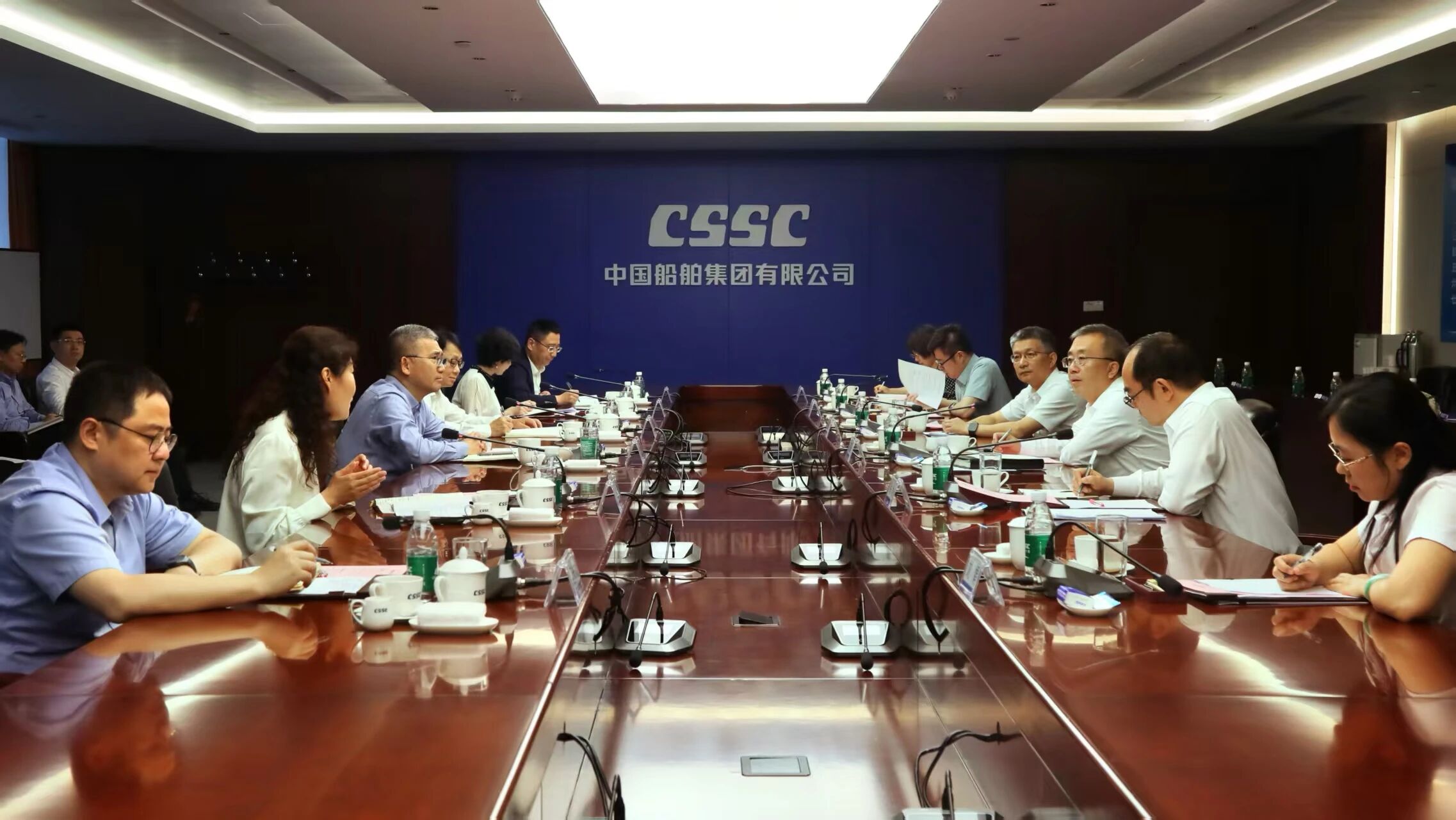 王国强与农发行党委副书记、行长张小东，国开行党委...
