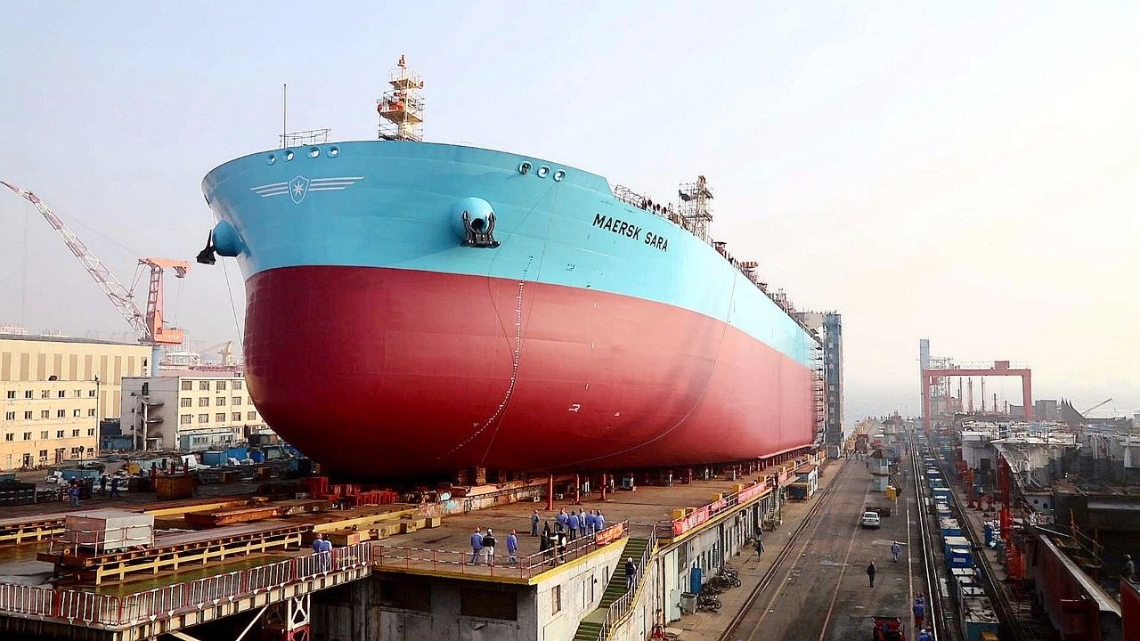 大船集团11万吨原油船